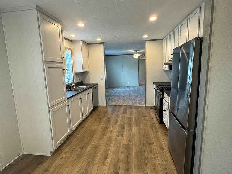 Oak Tree Village — Photo 112