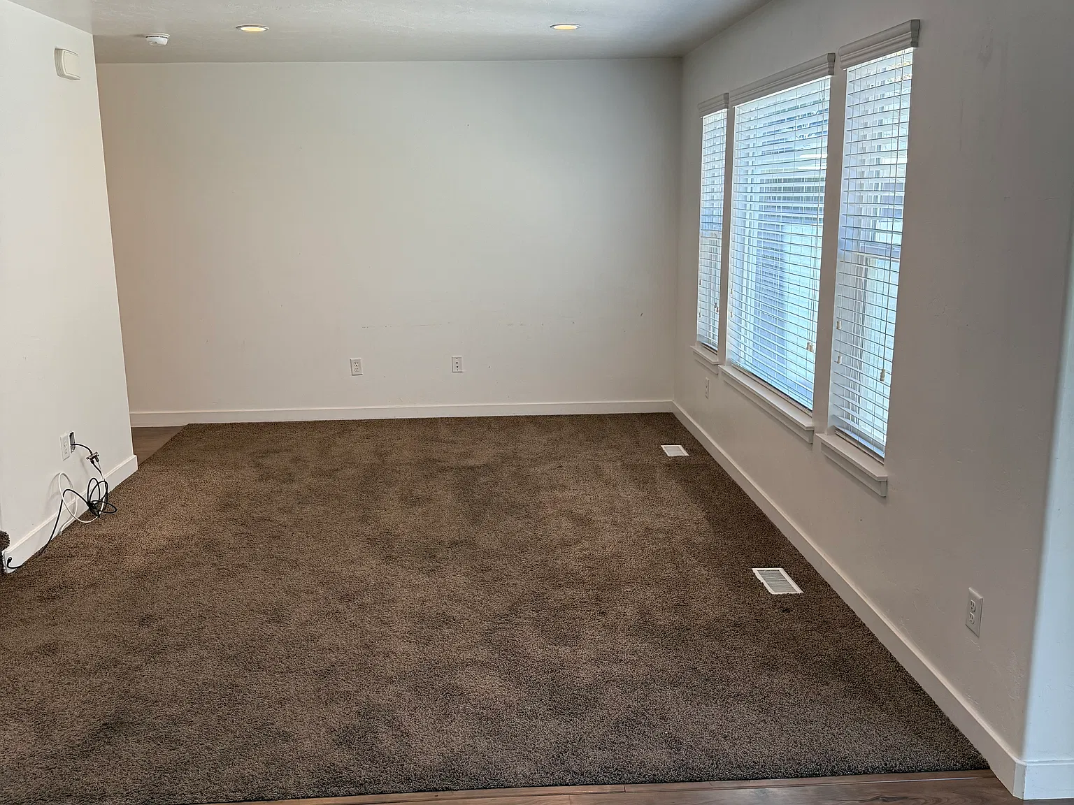 3 bed, 2100 sqft, $2,300 — Photo 4