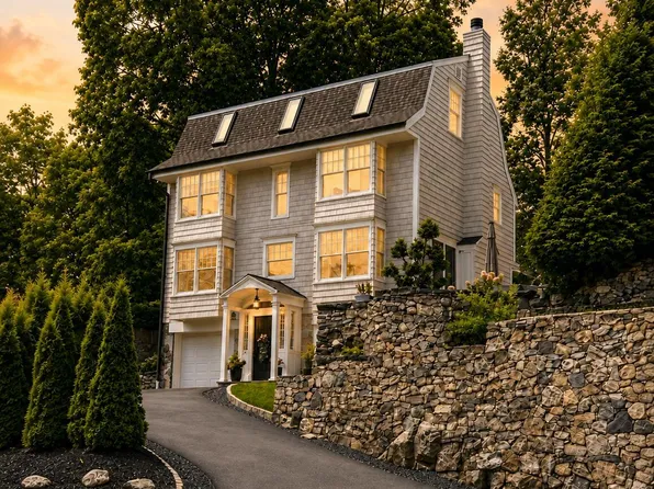 316 Valley Rd, Cos Cob, CT 06807