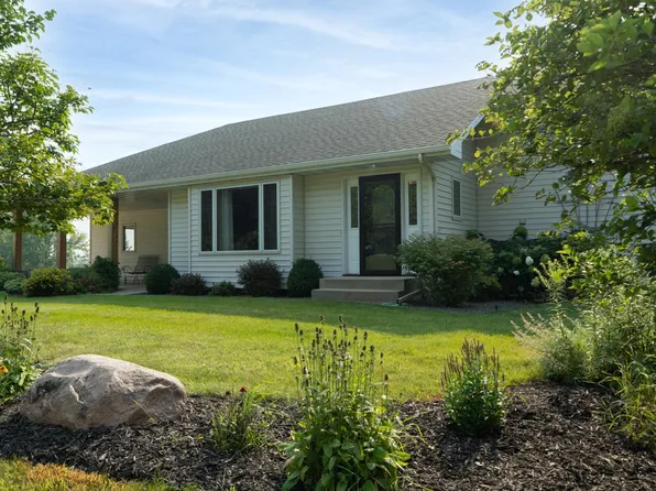 2108 Mingo View Dr, Wanamingo, MN 55983