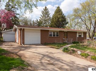 9622 Maple Dr, Omaha, NE 68134