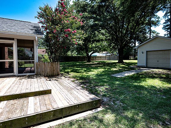 3rd image of 104 Dorchester Ln