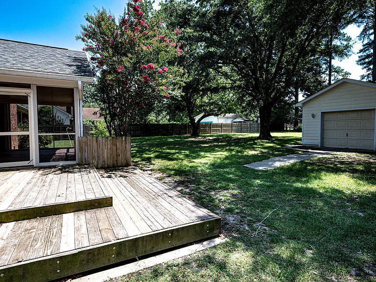 104 Dorchester Ln — Photo 3
