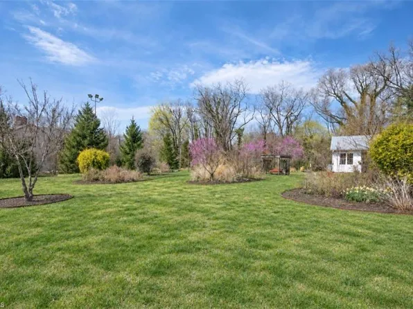 120 Rawley Ave, Mount Airy, NC 27030