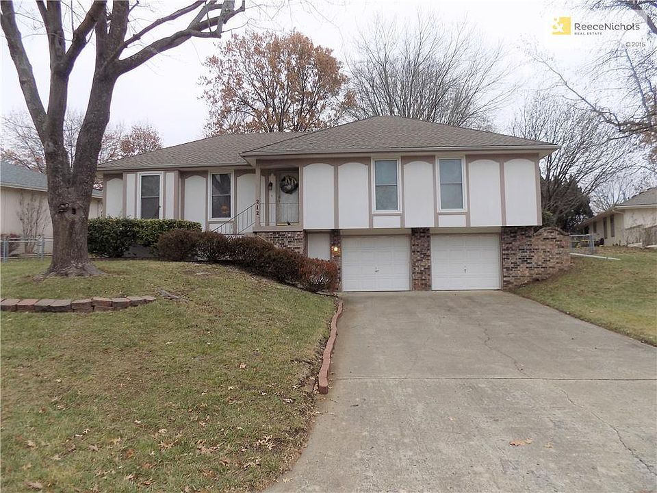 1st image of 212 NE Carriage Ct