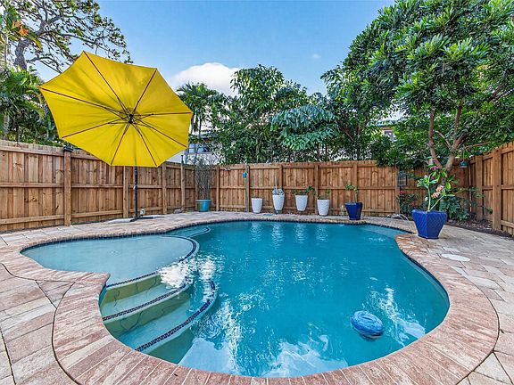 2nd image of 2117 NE 11th Avenue #2117