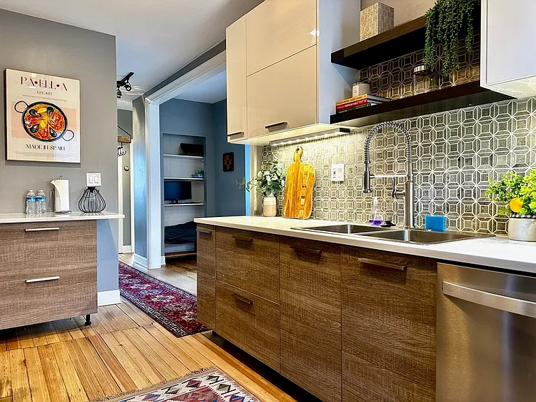10 Pompeii St #2 — Photo 9