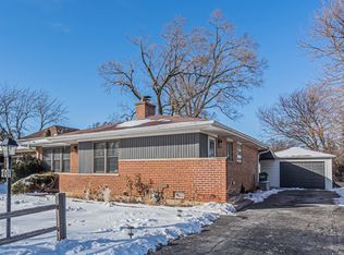 201 E Manchester Dr, Wheeling, IL