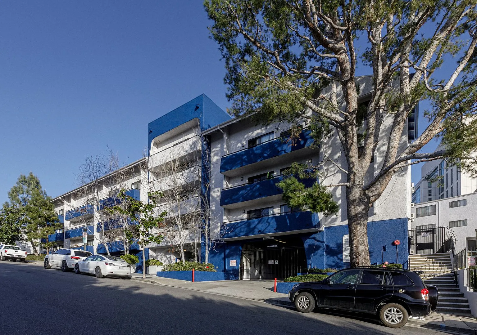 Spacious 2BR/2BA Condo Near UCLA | Westwood | Move-In Special! — Photo 1