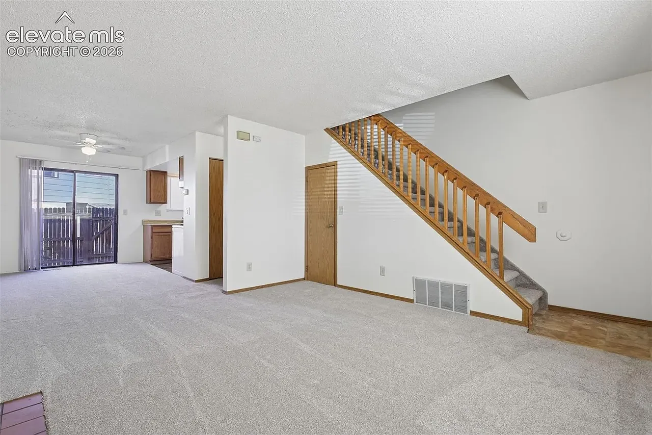 2 bed, 1.5 bath, 960 sqft, $1,300 — Photo 4