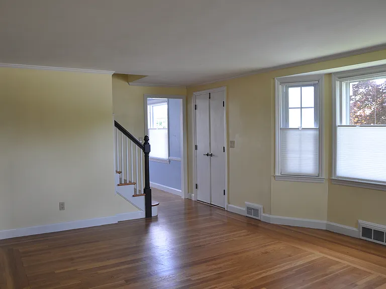 37 Elm Dr — Photo 3