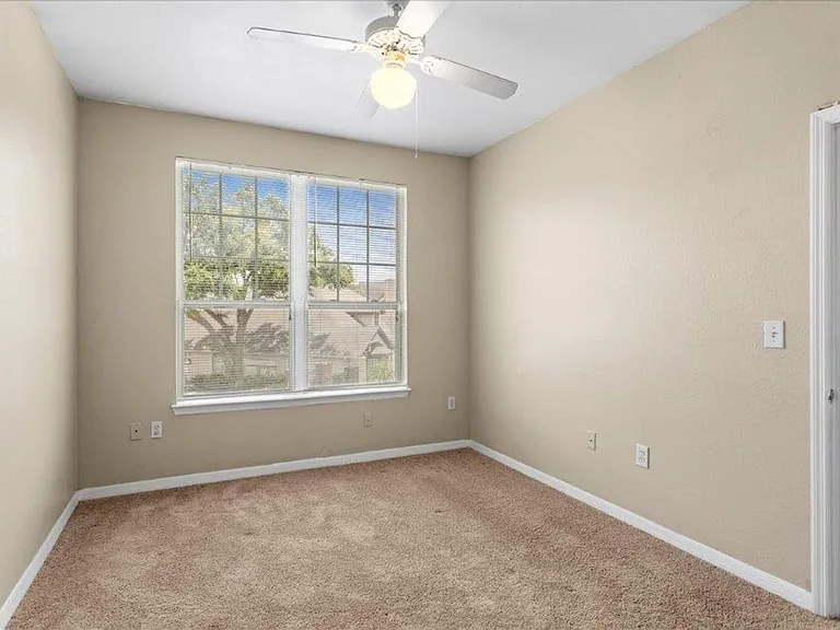1101 Vintage Village Ln #101 — Photo 12