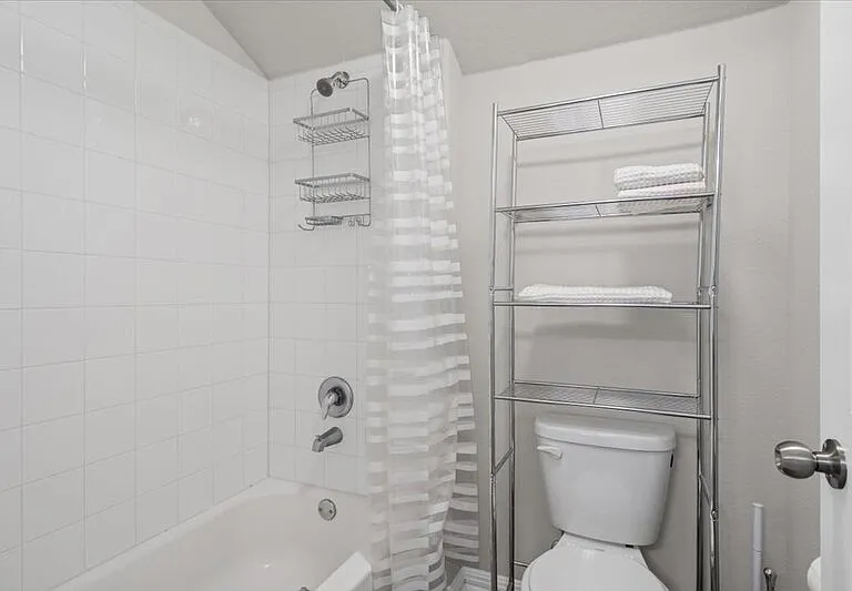 516 E Slaughter Ln — Photo 41