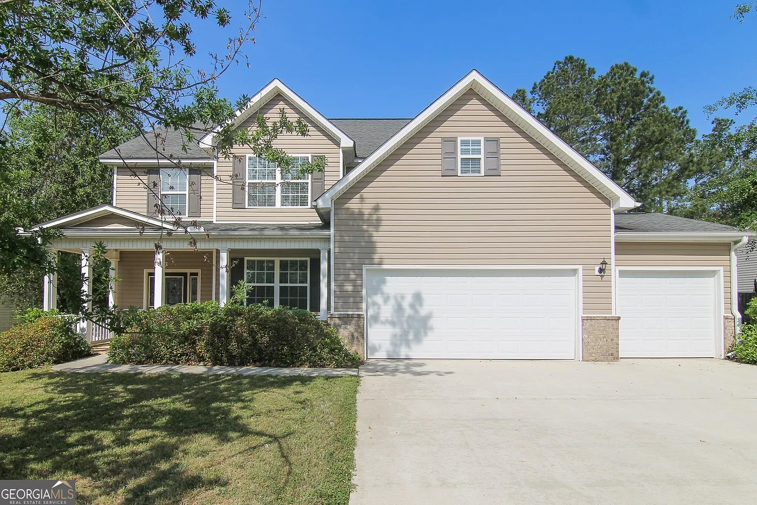 203 Christopher Luke Cir photo 1