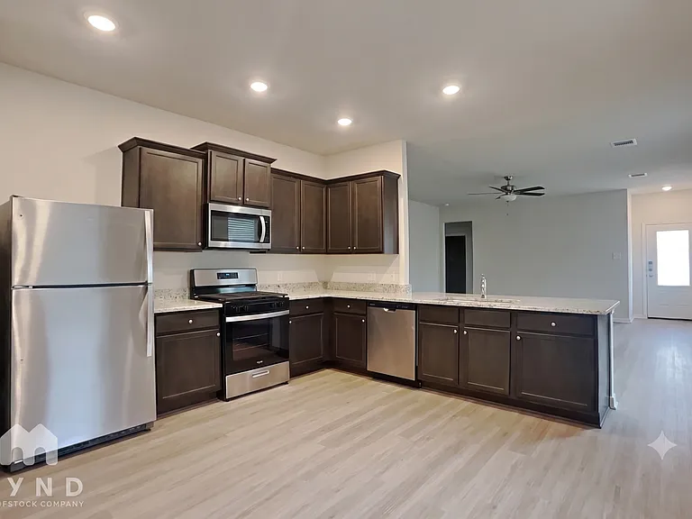 15431 Maple Terrace Dr — Photo 3