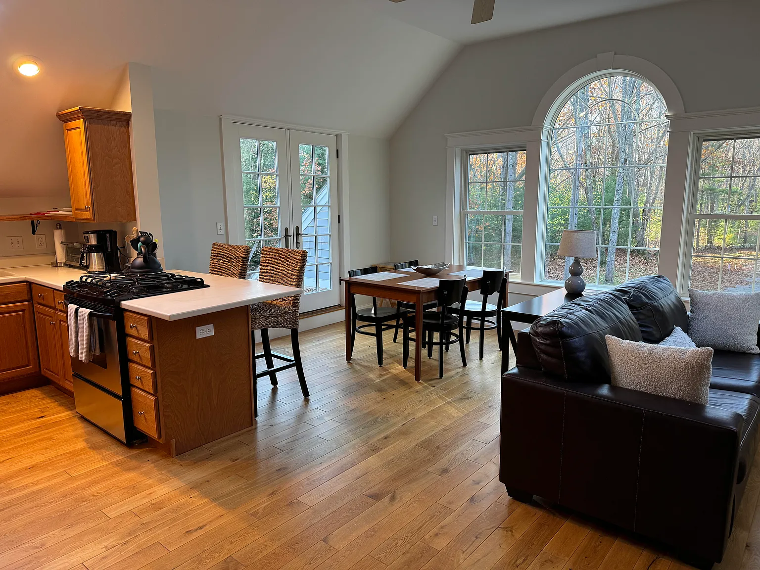 2 bed, 1000 sqft, $2,500 — Photo 2