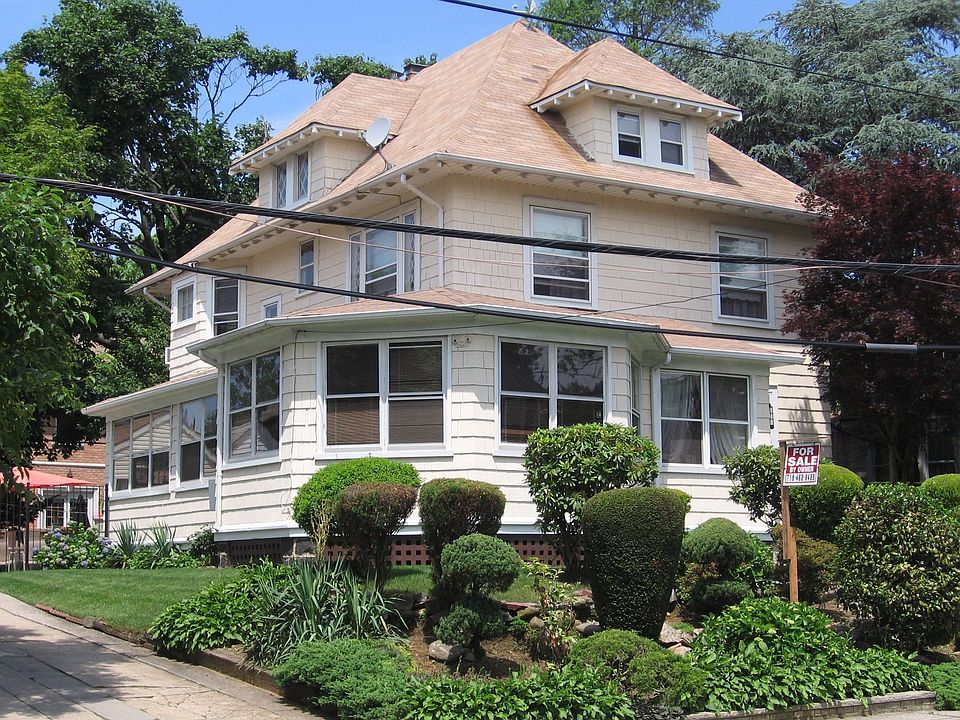 2nd image of 3338 159th St