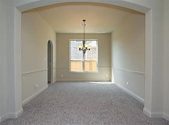 5th image of 221 Bentley Dr