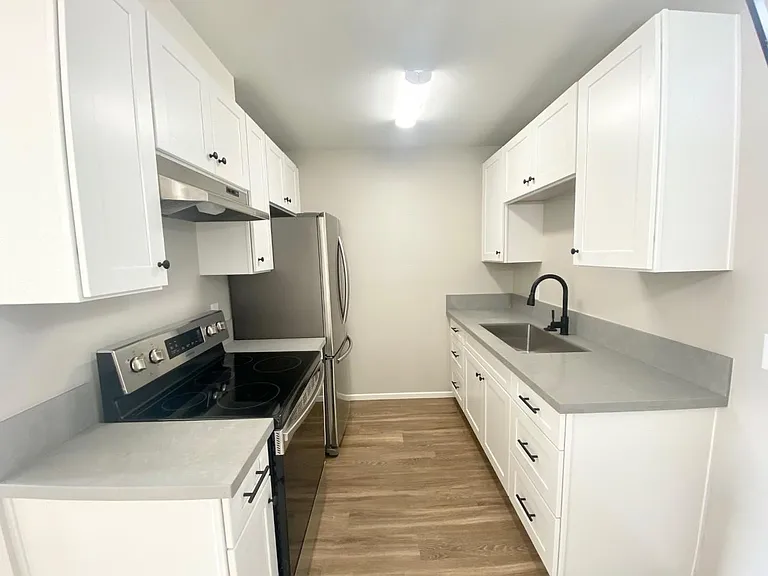 1141 E 7th St #8 — Photo 1