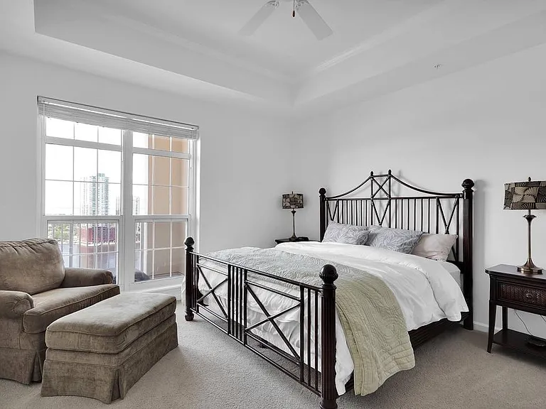 400 E Bay St #Penthouse 4 — Photo 32