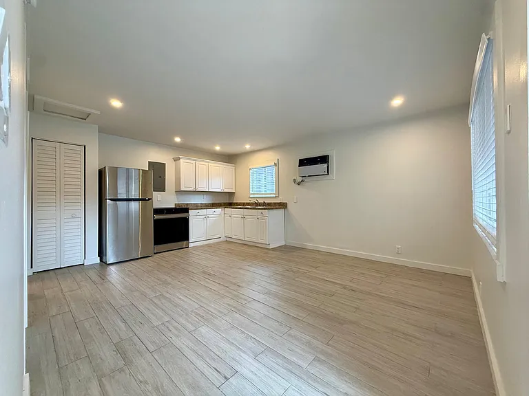 1215 NE 17th Ave #6 — Photo 5