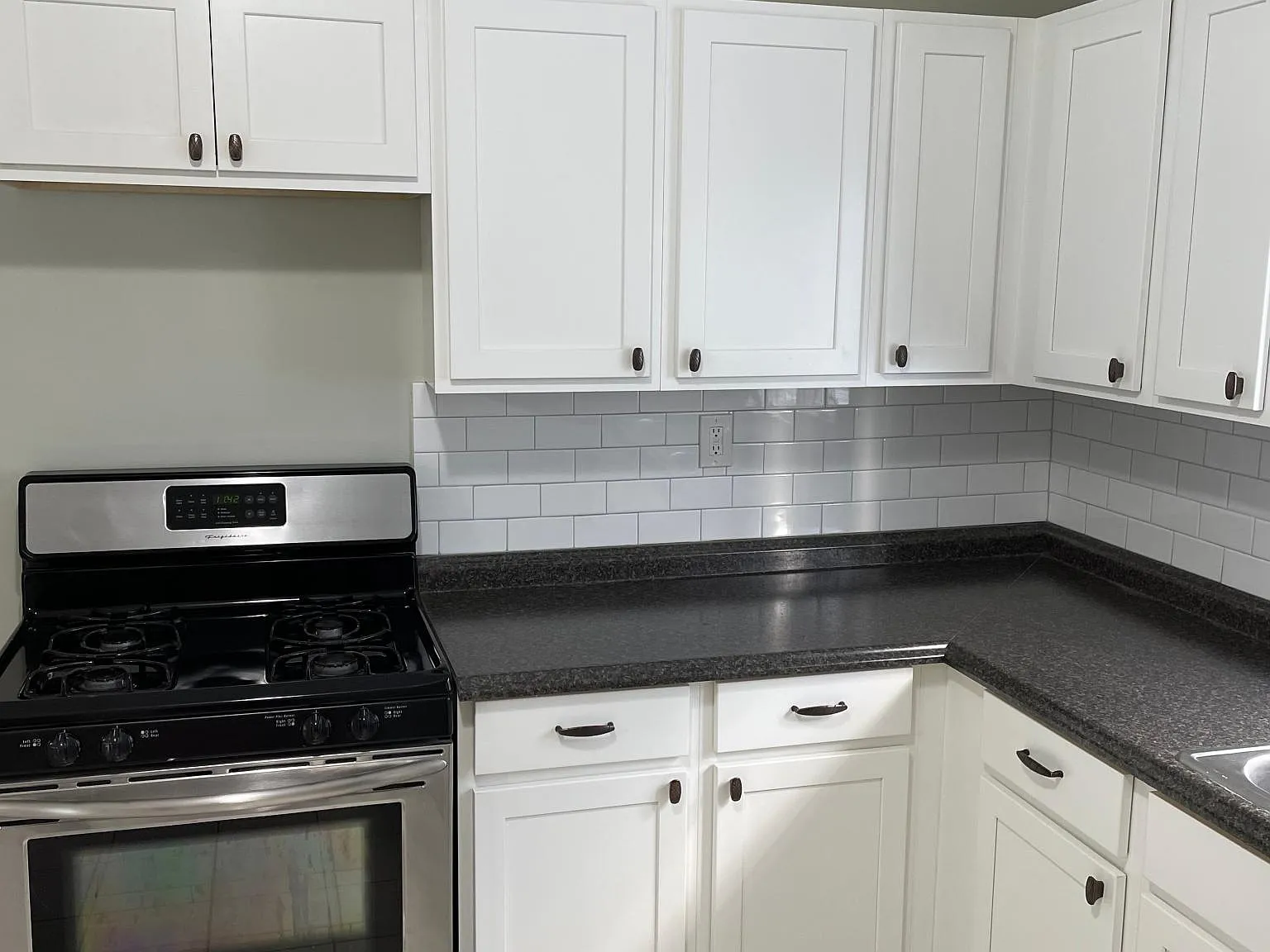 370 Colvin Ave — Photo 2