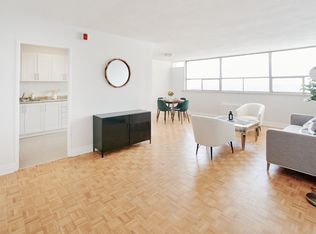 25 Warrender Ave, Toronto, ON M9B 5Z4
