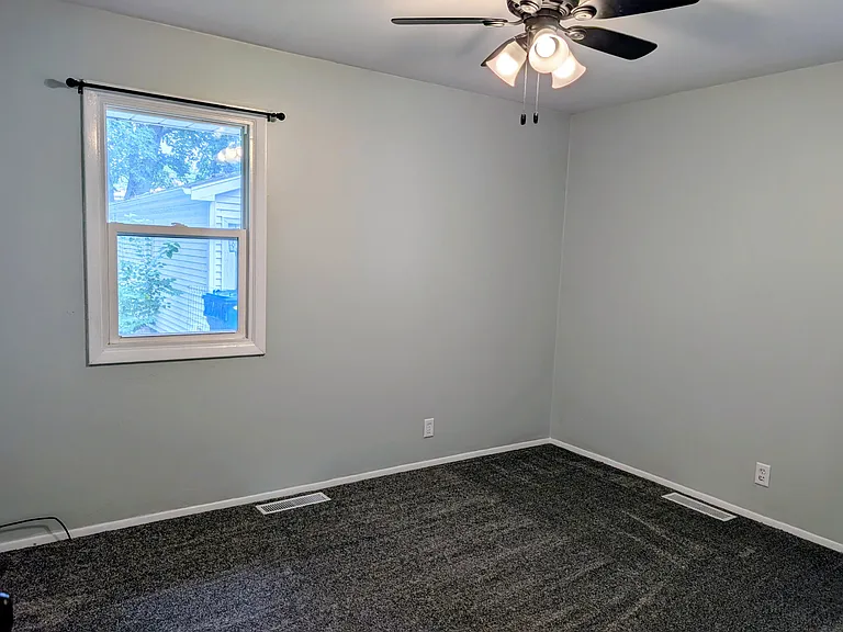562 W Drummond Dr — Photo 6