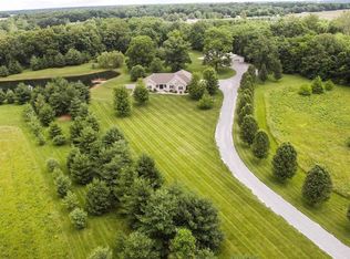 10828 E Idlewood Rd, Mount Vernon, IL 62864