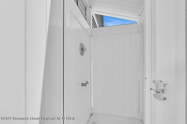 63 Fort Ave — Photo 40
