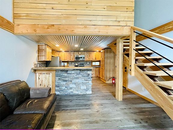 4th image of 25 Bridger Pines Rd