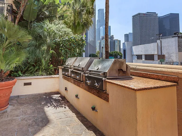 BARBCUE AND GRILLING STATIONS