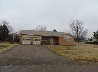 111 N Pratt St, Claude, TX 79019