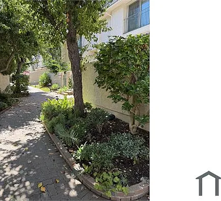 22239 1/4 Erwin St — Photo 10