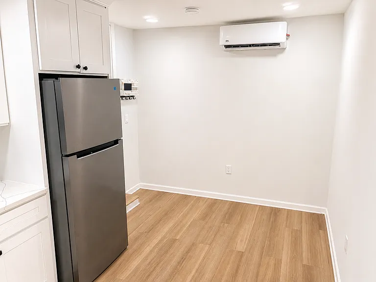 344 John St #B — Photo 2