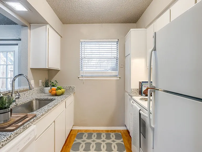 Summer Square Apartments — Photo 8
