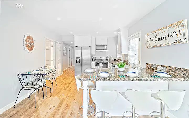 3 bed, 1020 sqft, $6,500 — Photo 3