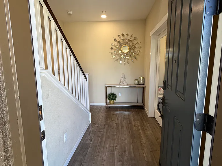 339 Emory Ct — Photo 4