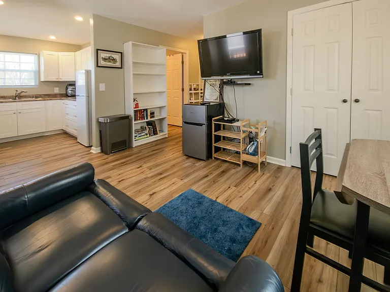 8805 Farmington Dr — Photo 6