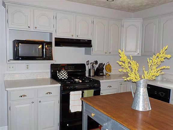 3rd image of 4848 Village Cir E