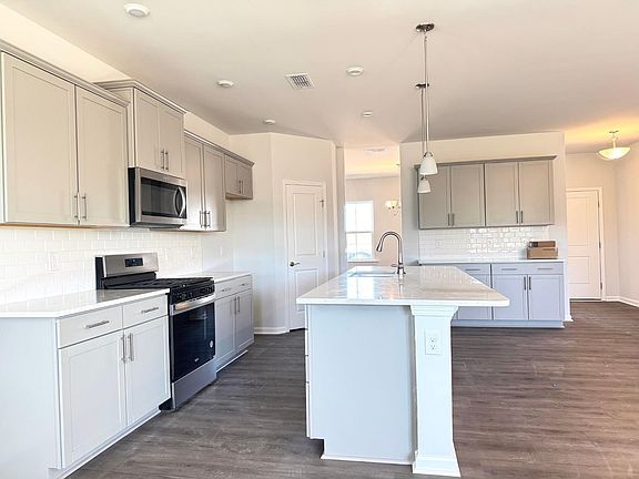 5th image of 1315 Hollyview Ave