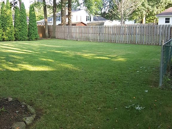 3rd image of 1008 Chatham Ct