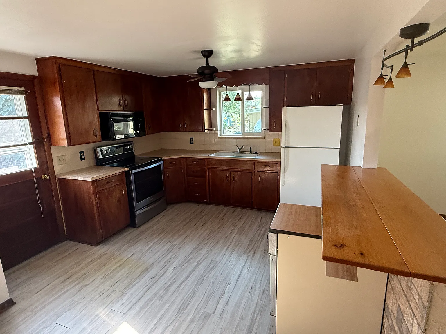 2 bed, 872 sqft, $1,750 — Photo 3