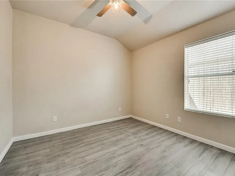 952 Bentwood Trl — Photo 15