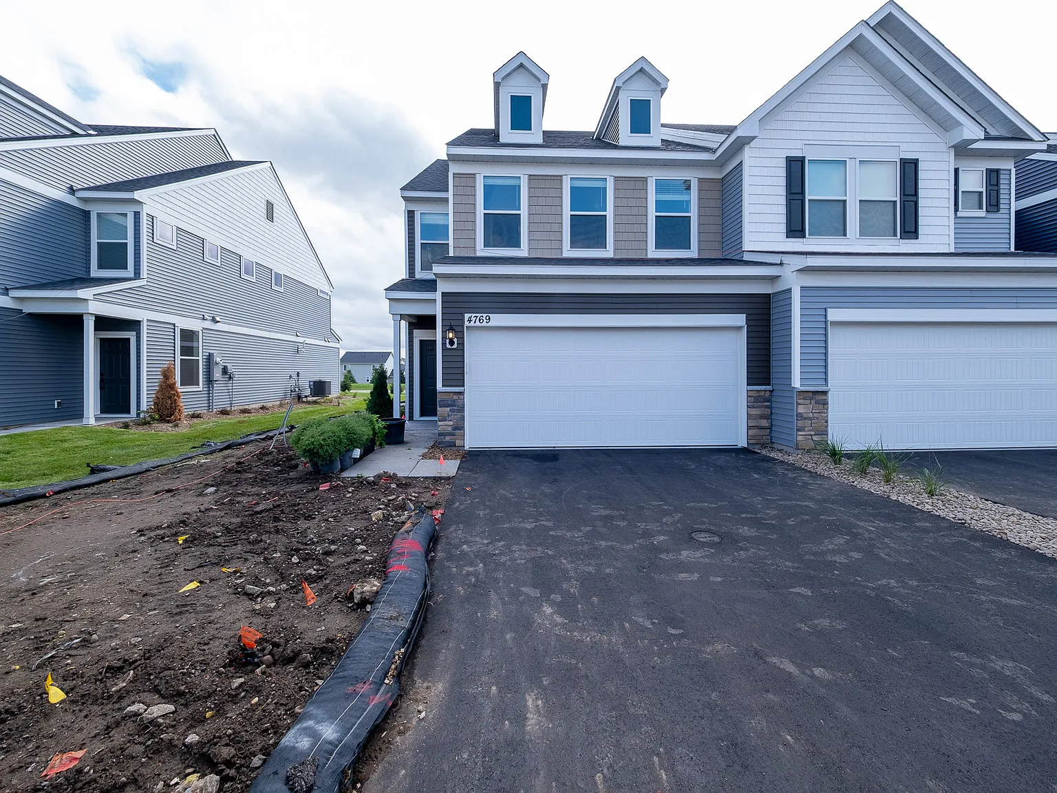 Airlake Drive, Woodbury (4769) LY CW1 - 1 — Photo 1