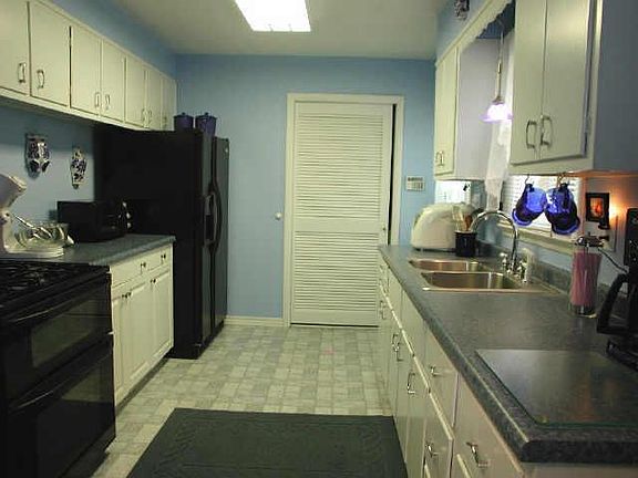 4th image of 2327 S Villa Ave