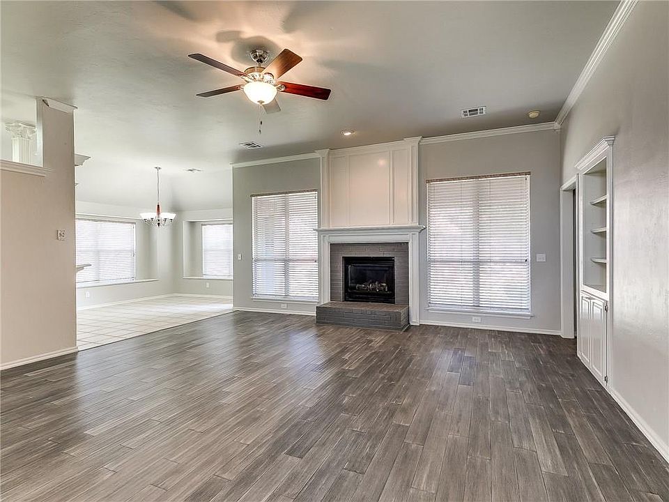 1st image of 1305 SW 124th Ter