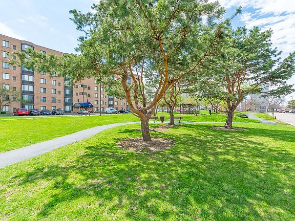3rd image of 606 E Woodland Park APT 301