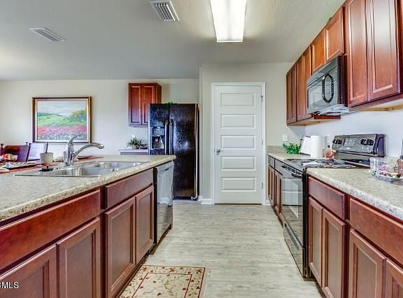 4th image of 29 Whisperwood Ln