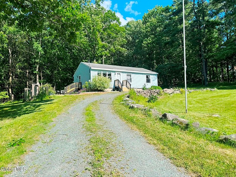 3rd image of 26 Knobhill Road